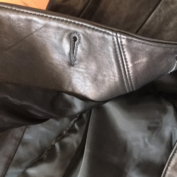 Buttery soft leather vest with multiple button down closure - Picture 3 of 8